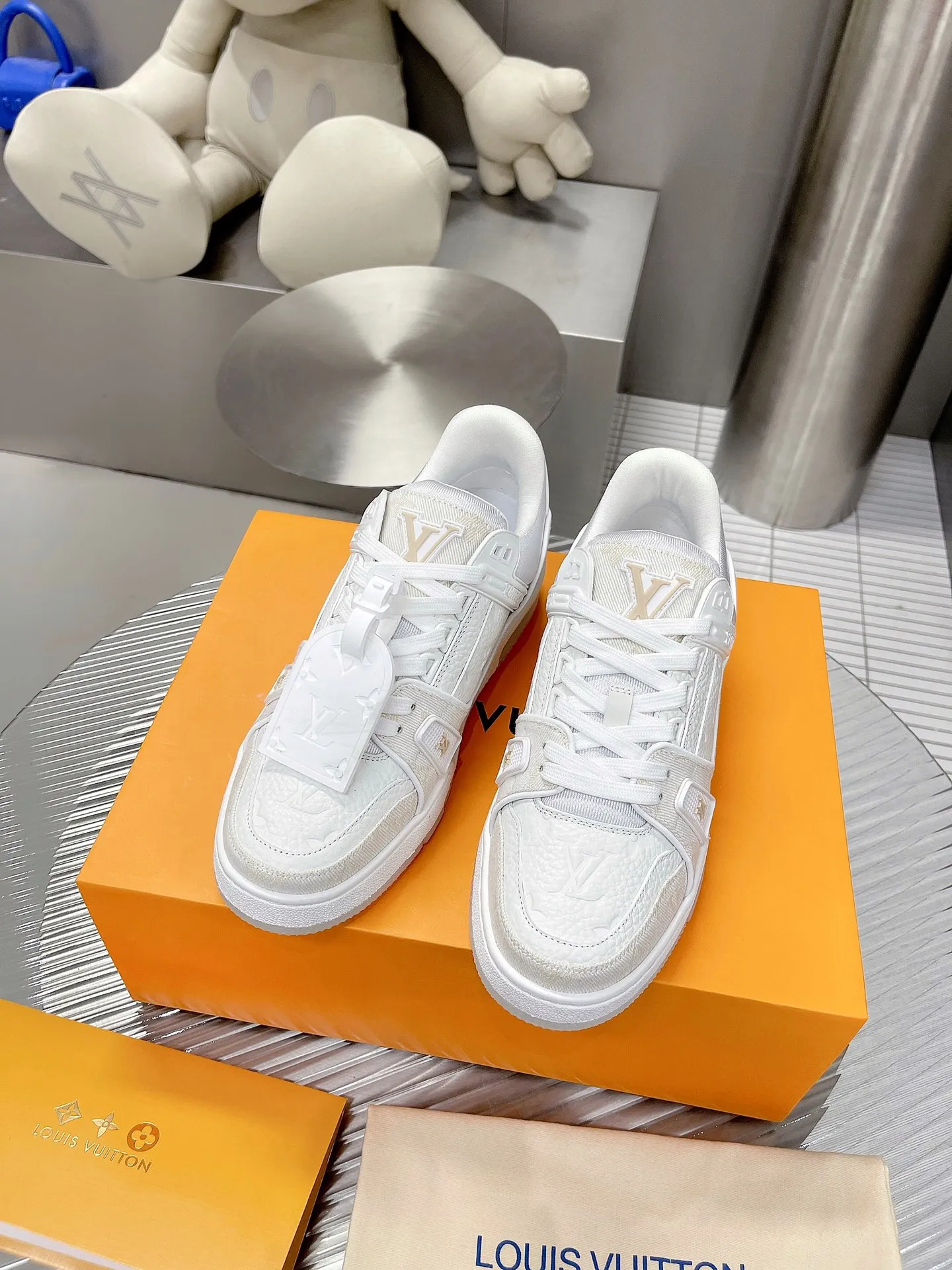 👟👟Ex-factory price 840👟👟 Women's shoes, women's clothing, women's shoes, women's clothing, the highest version on the Internet ⚠️Feel free to compare! 2021🔥New model, purchase quality LV~Louis Vuitton by Virgin Abloh’s best-looking sneakers, Donkey Brand strongly recommends new products, official website limited edition retro basketball sneakers! Both high and low tops cost money to purchase 1:1 accurate replicas of the originals. The details are invincible, full of sincerity, imported custom-made original cowhide, the original package method is the same, the details are 100% restored, and the private model customized the original one-piece T👟👟factory price U outsole, which is different from other brands. Without the original version, this effect cannot be achieved! 35-45 (46 is custom-made and non-refundable) Some colors are available in women’s styles